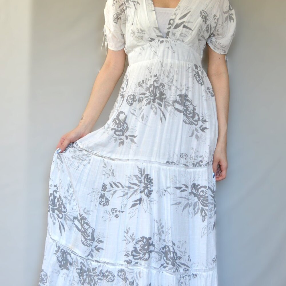 Summer gray and white dress by Aladore.